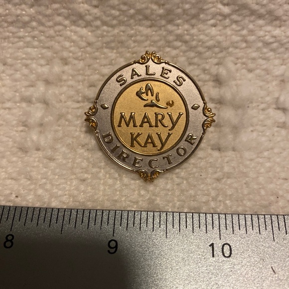 Mary Kay Sales Director pin - Picture 2 of 3